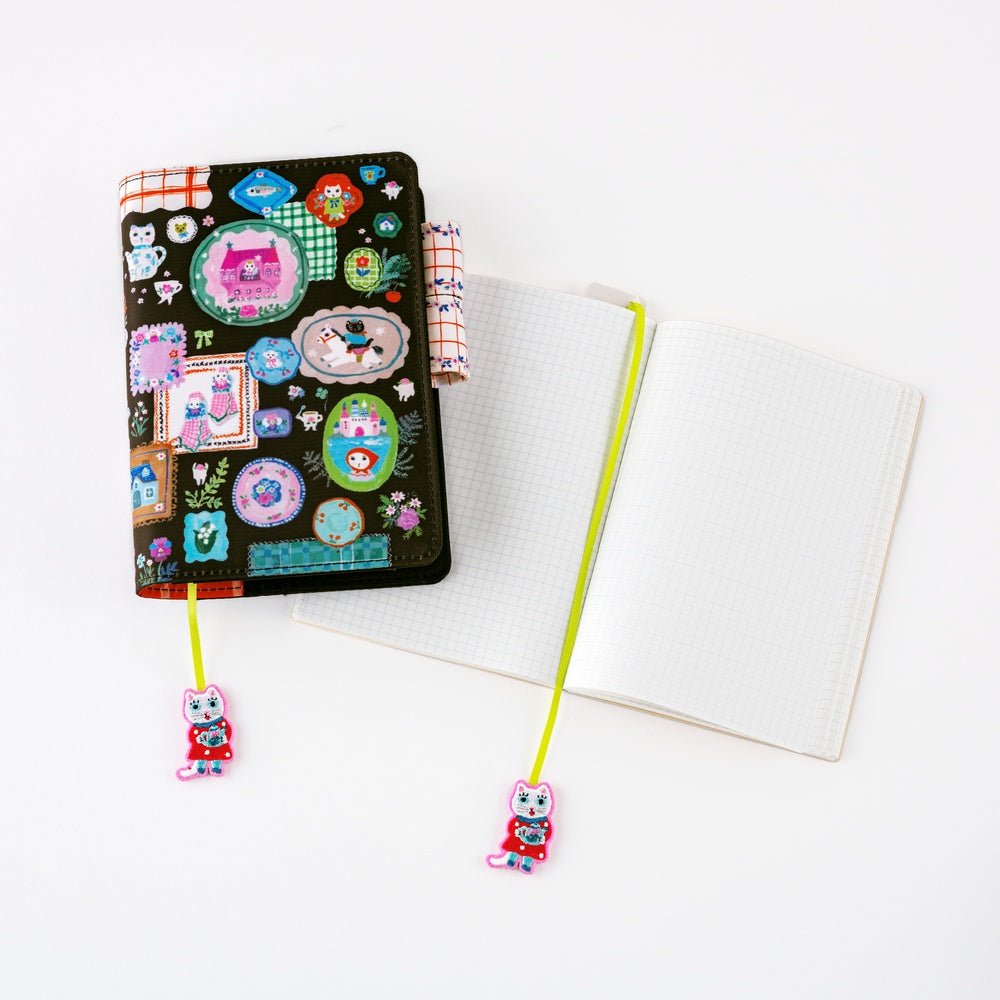 Yumi Kitagishi: Embroidered Bookmark - White Cat · Hobonichi