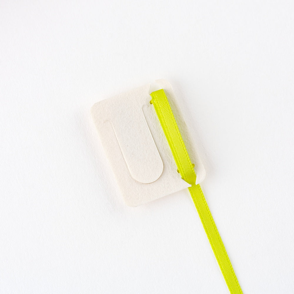 Yumi Kitagishi: Embroidered Bookmark - White Cat · Hobonichi