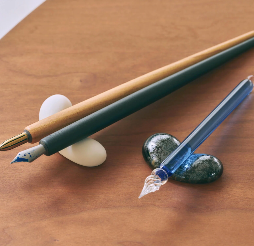 Kakimori Hasami Pen Rest · Karayaki