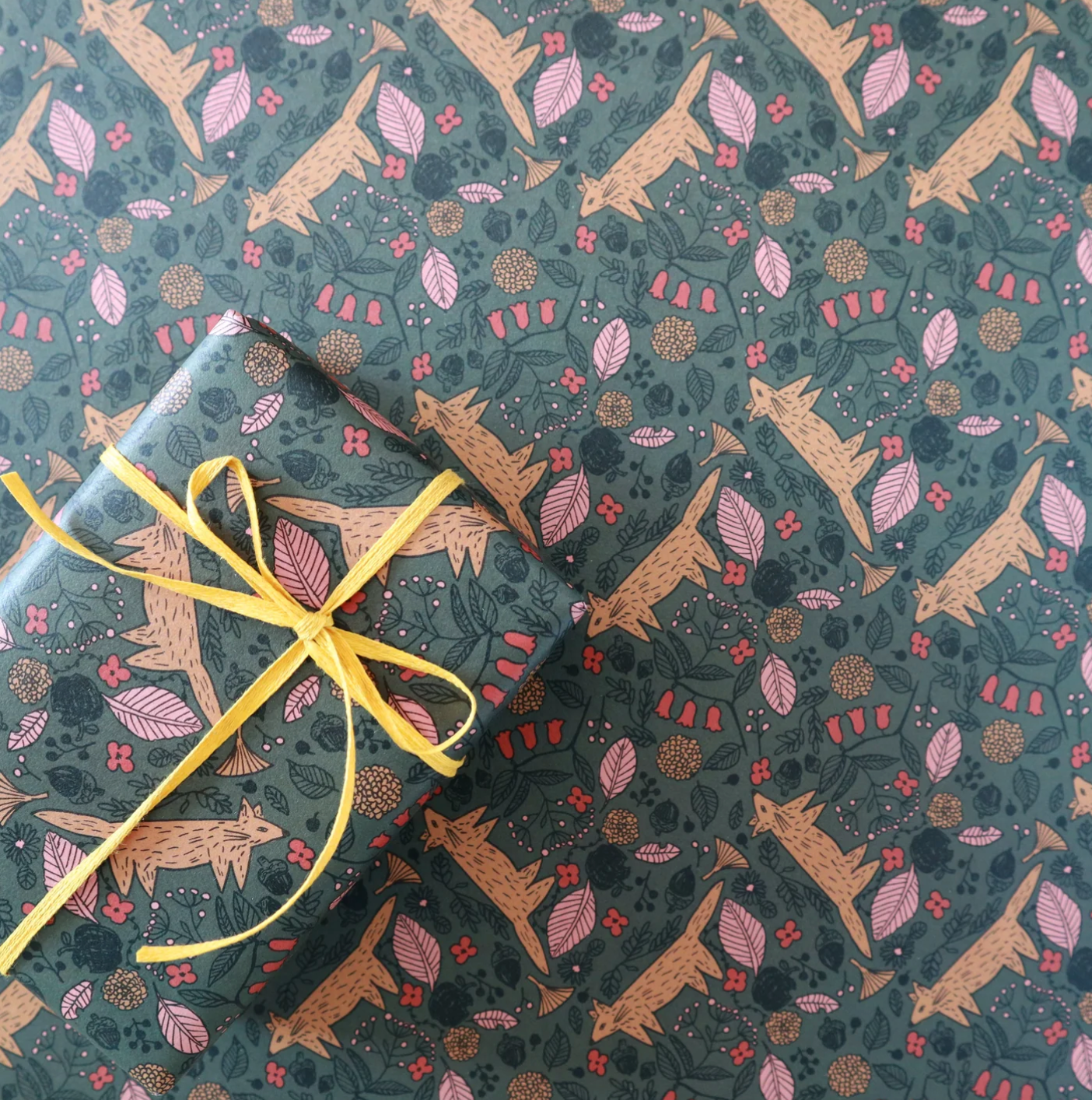 Dark Green Acorn and Fox Pattern Wrapping Paper · Regaro Papiro