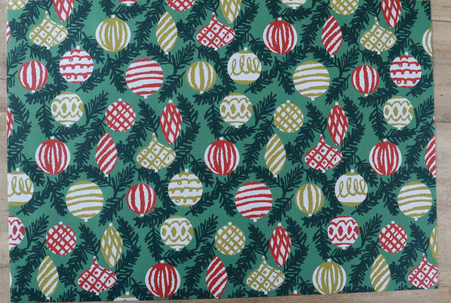 Tree Ornaments Wrapping Paper · Regaro Papiro