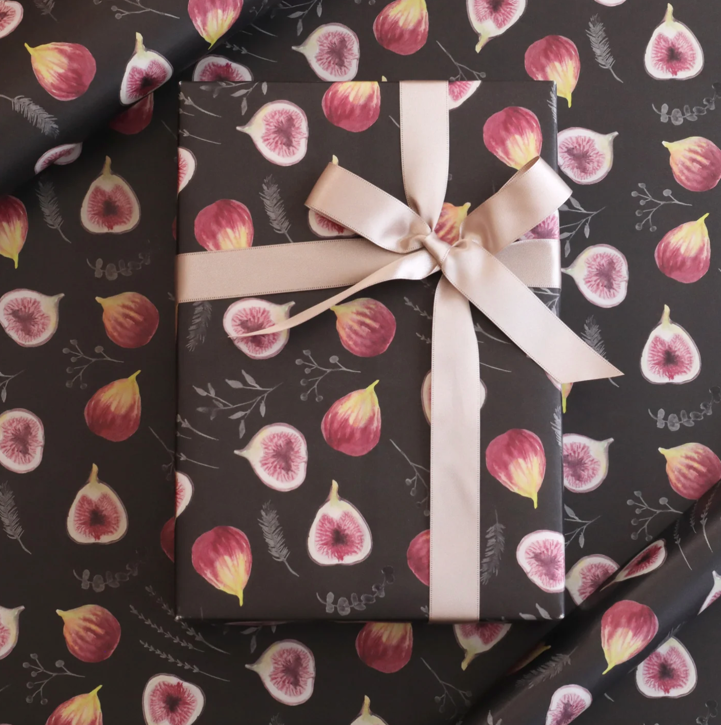 B2 Size Fig Pattern Wrapping Paper · Regaro Papiro