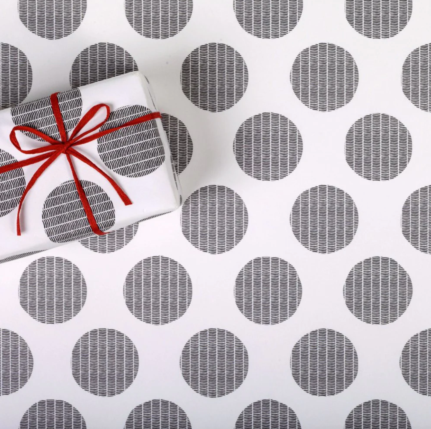 Japanese Polka Dot Pattern Wrapping Paper · Regaro Papiro