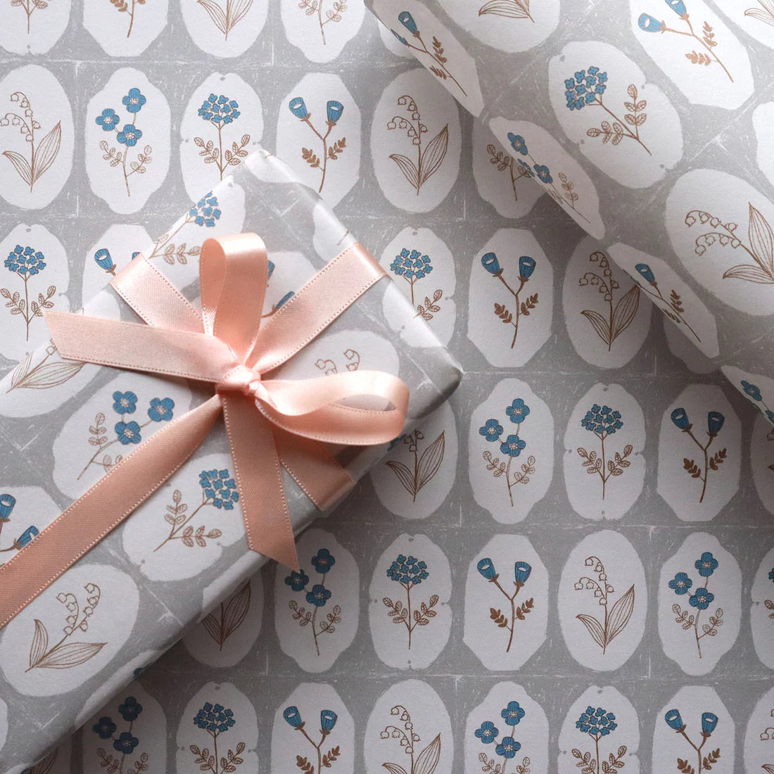 Framed Flowers Pattern Wrapping Paper · Regaro Papiro