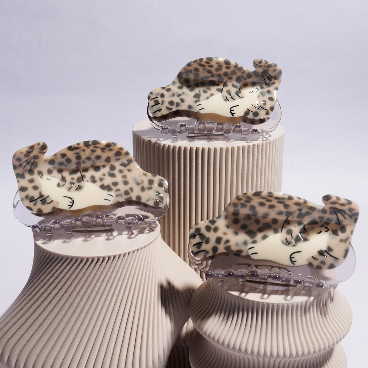 Ocean Seal Ronan Grey《Hair Claw》 · Winona Irene