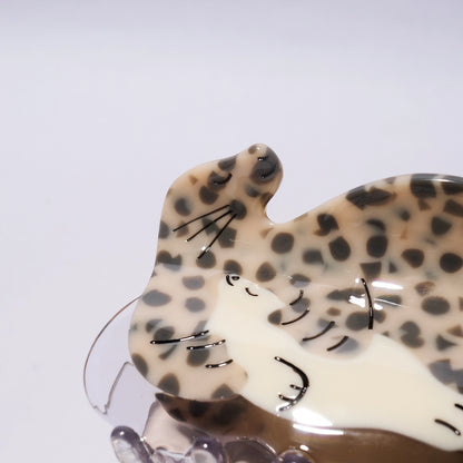 Ocean Seal Ronan Grey《Hair Claw》 · Winona Irene