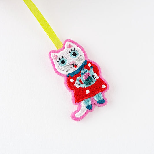 Yumi Kitagishi: Embroidered Bookmark - White Cat · Hobonichi