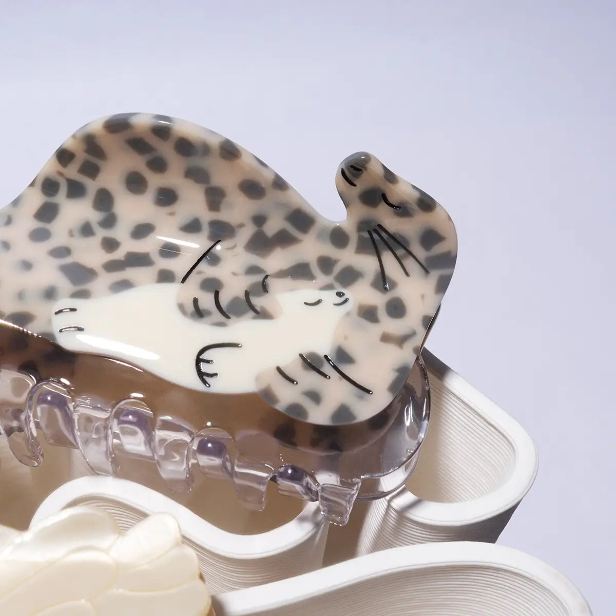 Ocean Seal Ronan Grey《Hair Claw》 · Winona Irene