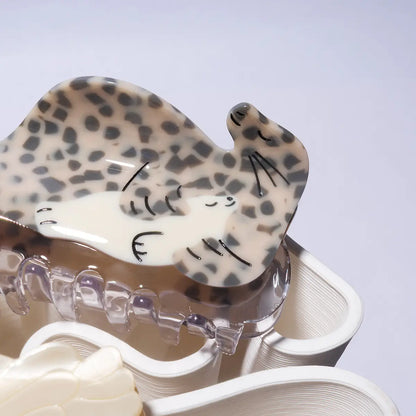 Ocean Seal Ronan Grey《Hair Claw》 · Winona Irene