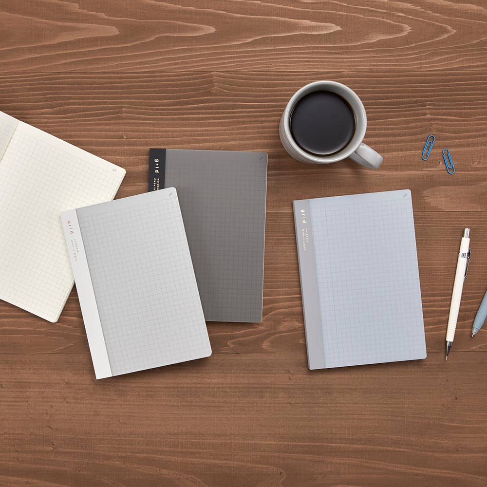 Isshoni. NoteBook Number A5 Grid : Black・Daigo