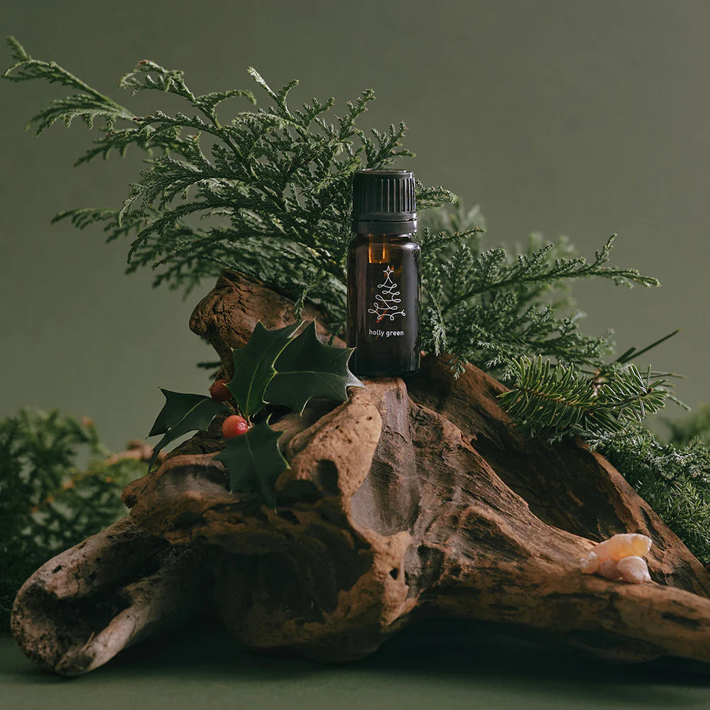 Holly Green Essential Oil · At-Aroma