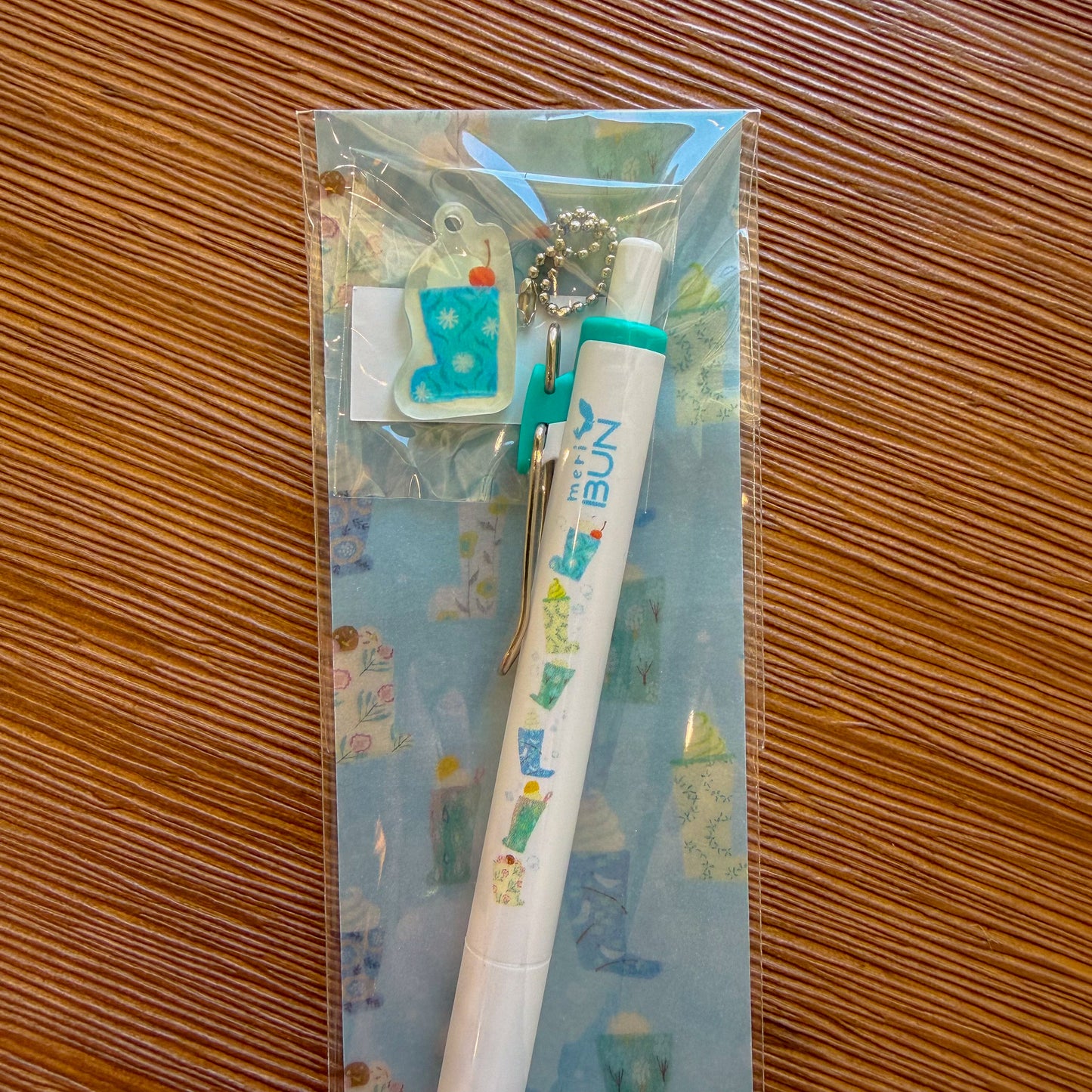 uni One Gel Pen with Acrylic Charm・Keibunsha & meriBUN