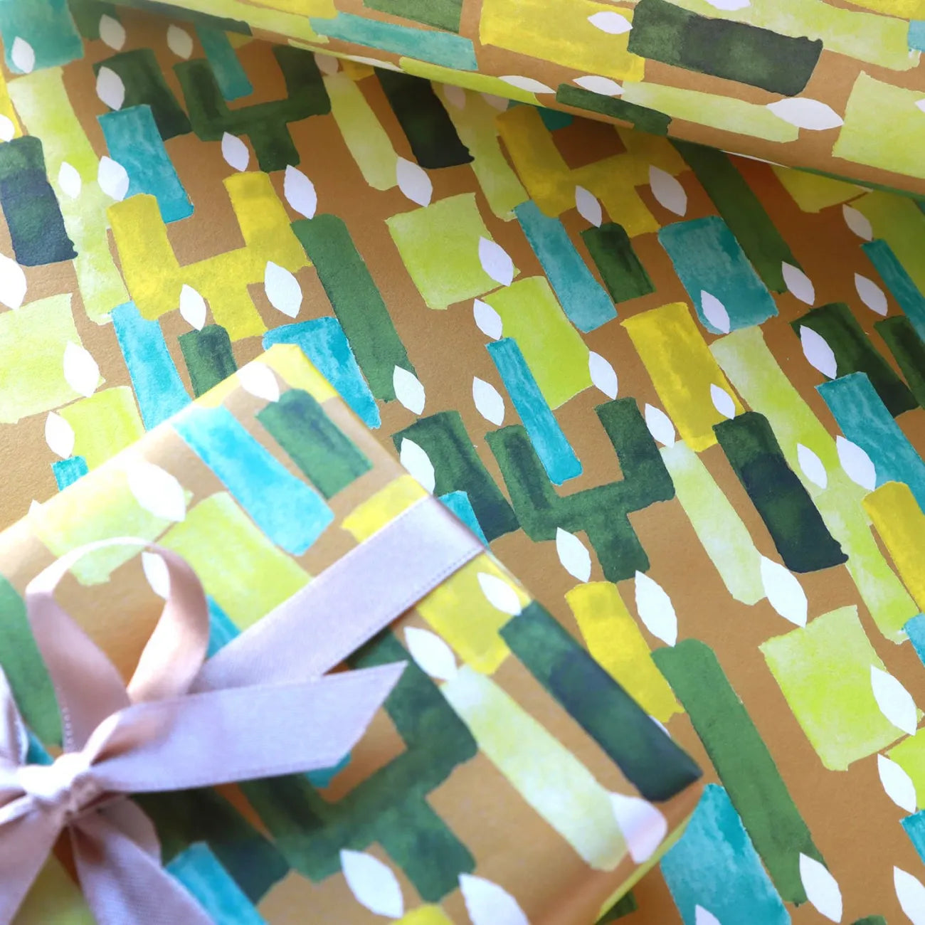 Candle Pattern Wrapping Paper · Regaro Papiro