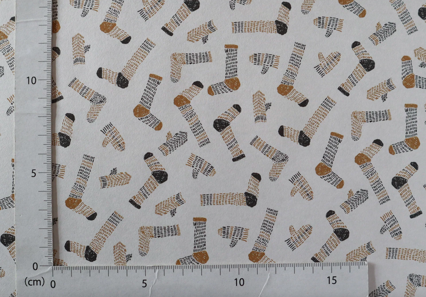 Socks and Mittens Pattern Wrapping Paper · Regaro Papiro