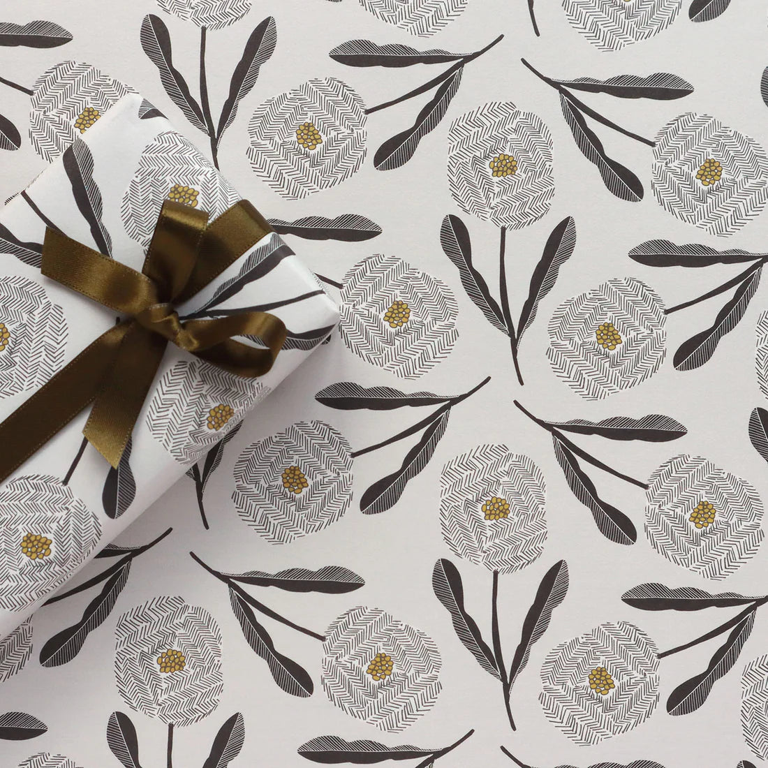 Gray Flowers Pattern Wrapping Paper · Regaro Papiro