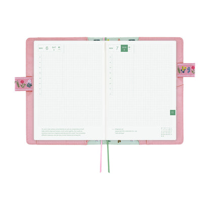 Yumi Kitagishi: White Cat Village《A5 Hobonichi Cousin Cover》
