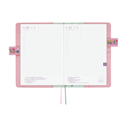 Yumi Kitagishi: White Cat Village《A5 Hobonichi Cousin Cover》