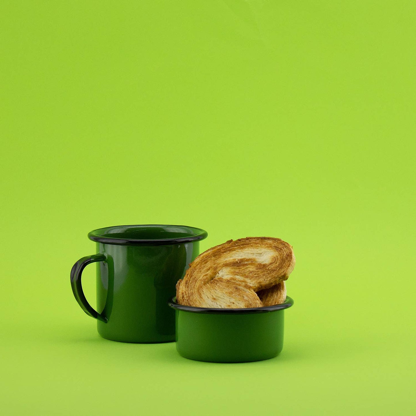 Nopal Green Medium Enamel Mug · Utilitario Mexicano