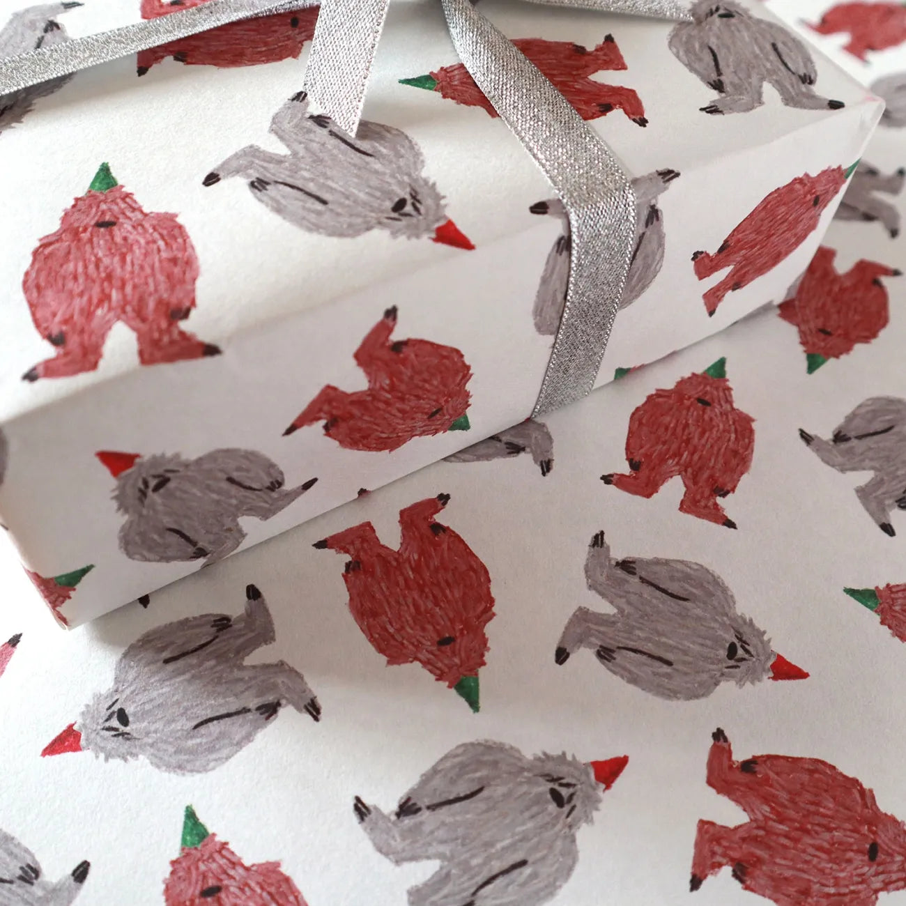 Yeti Wrapping Paper · Regaro Papiro